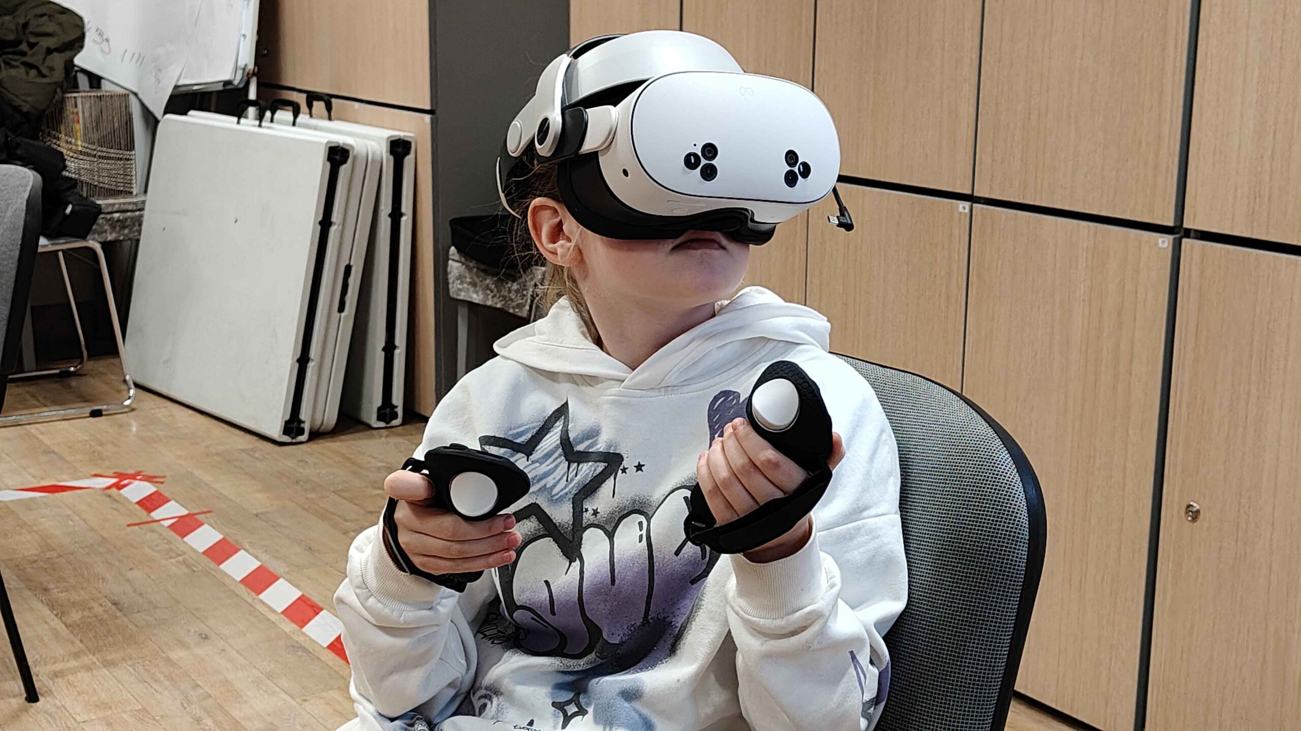 Dziecko korzystające z gogli VR